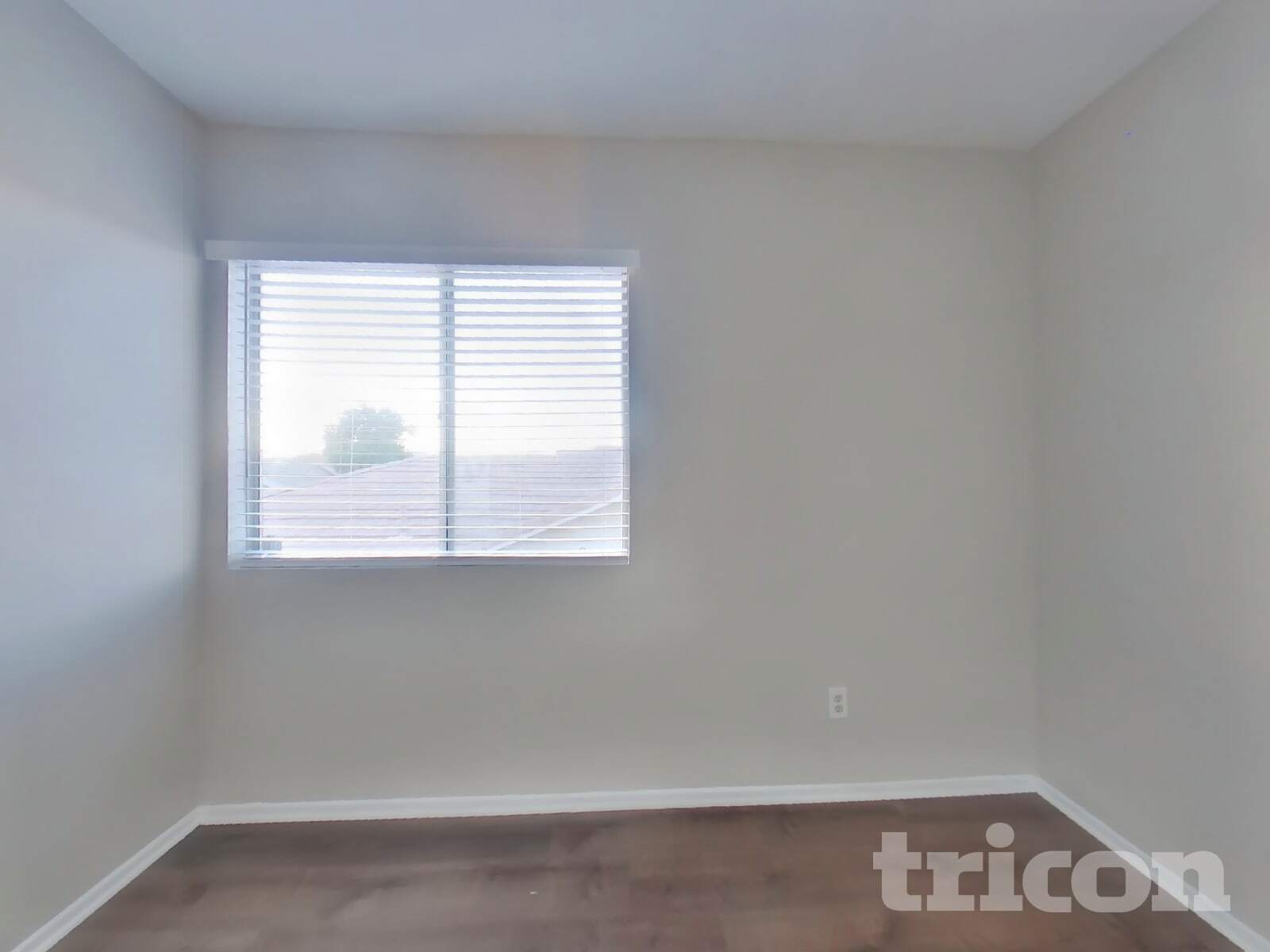 Building Photo - 863 Pike Dr