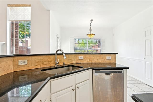 Building Photo - 2320 Dampton Dr