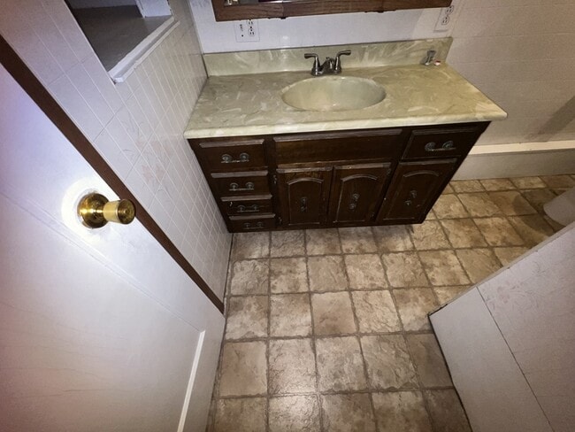 Building Photo - 132 S 200 E