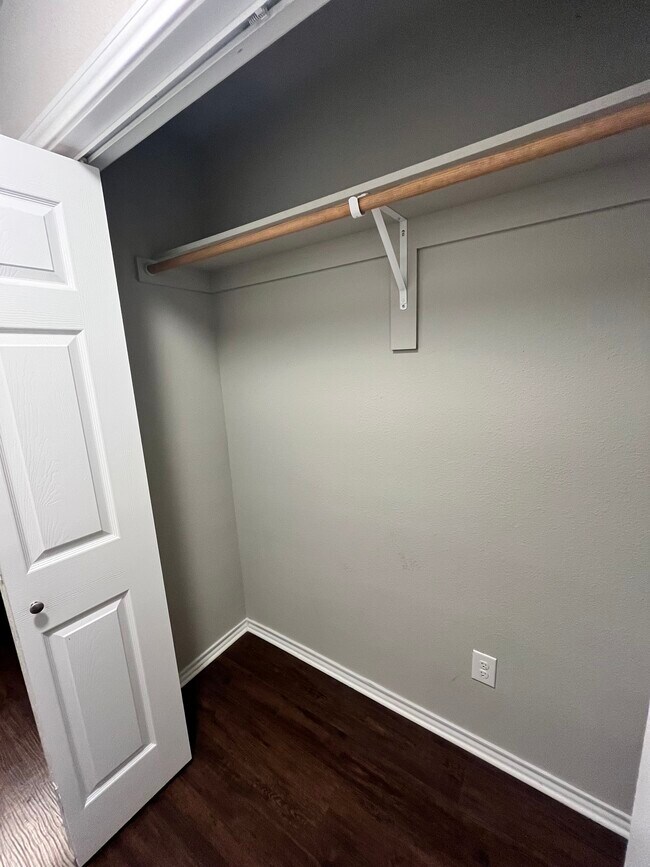 Building Photo - 6108 Abrams Rd