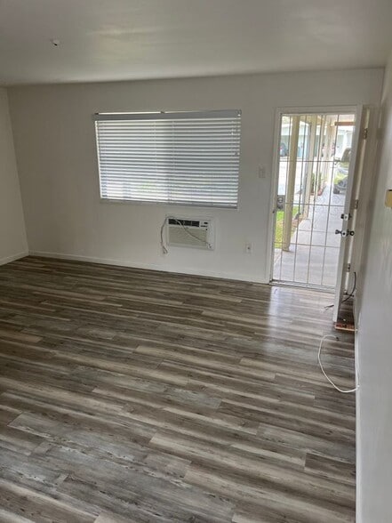 Building Photo - 1521 Camden Ct