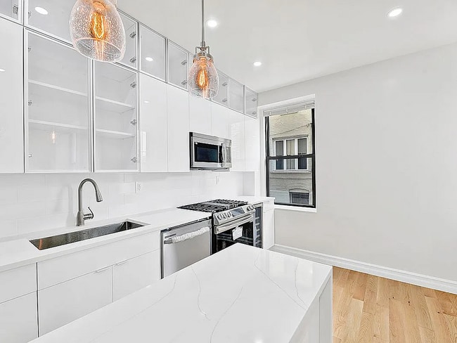 Building Photo - 7101 Shore Rd