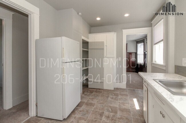 Building Photo - 2 bedroom, Spacious, Apartment in Downtown...