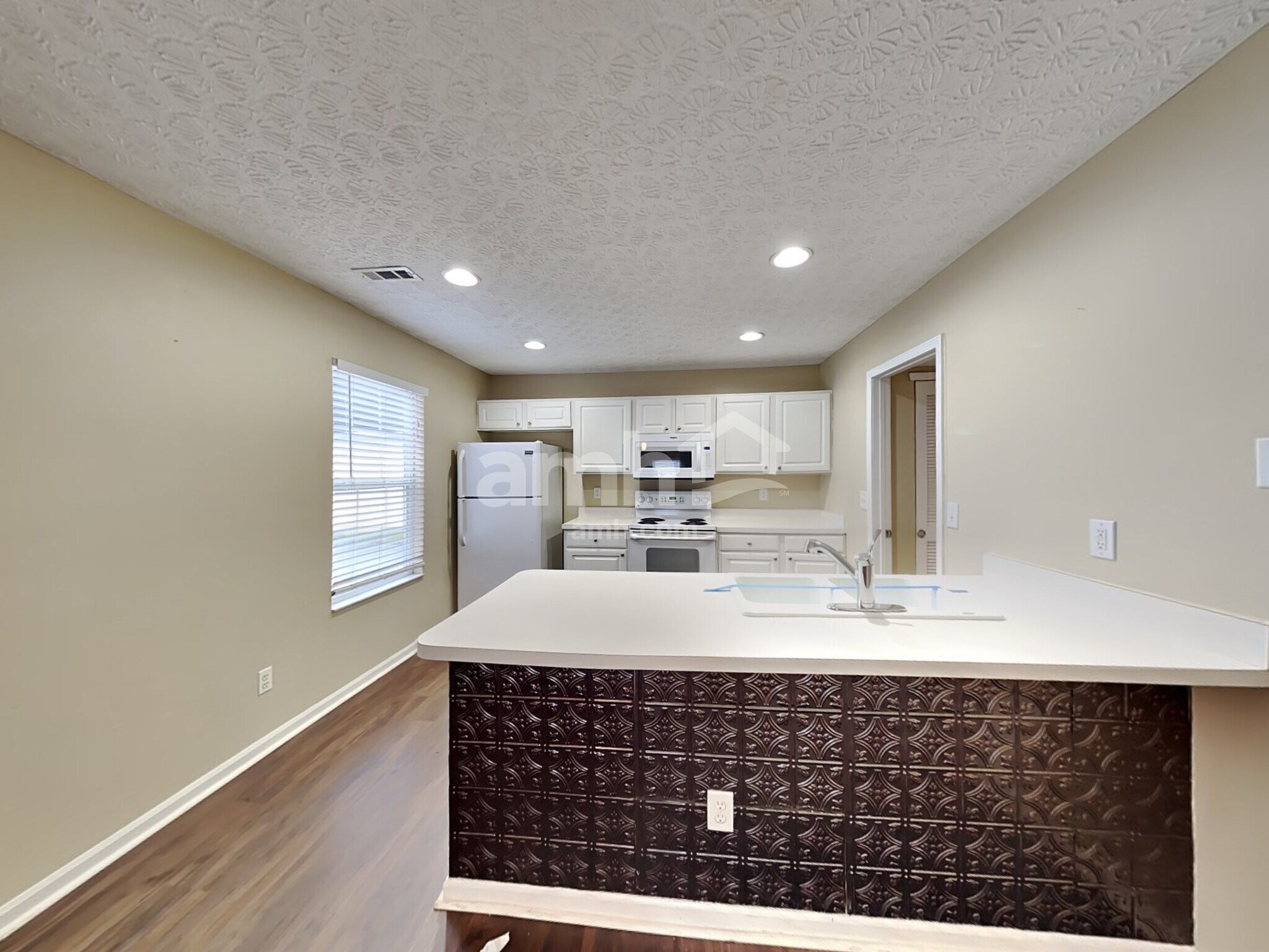 Building Photo - 2490 Delowe St