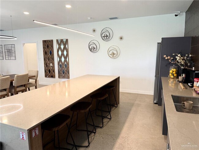 Building Photo - 28 Onyx Dr