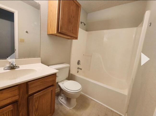Building Photo - 3-Bed, 2-Bath Home in Benton – Available a...