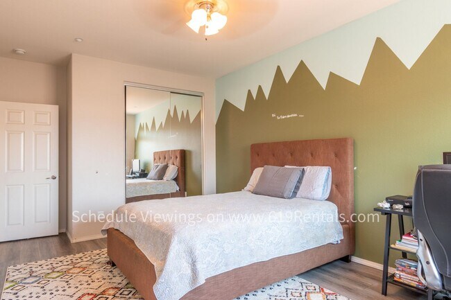 Building Photo - Beautiful 3 Bedroom, 2 Bath Townhouse with 2 car garage