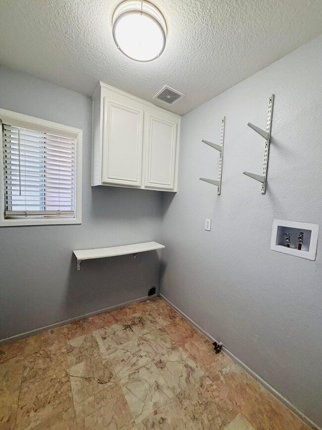 Building Photo - 47970 Vía Jardin