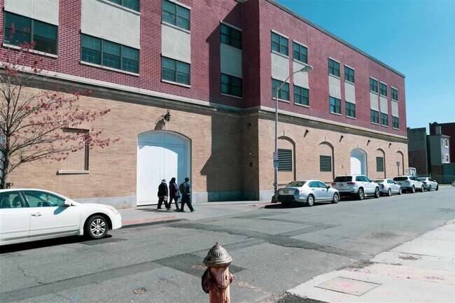 Building Photo - 769 Montgomery St