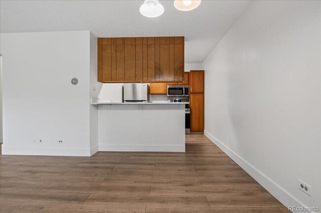 Building Photo - 2150 S Vaughn Way