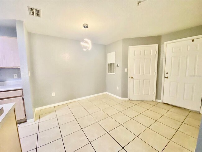 Building Photo - 5479 Vineland Rd