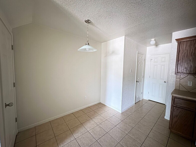Building Photo - 206 Veterans Ave