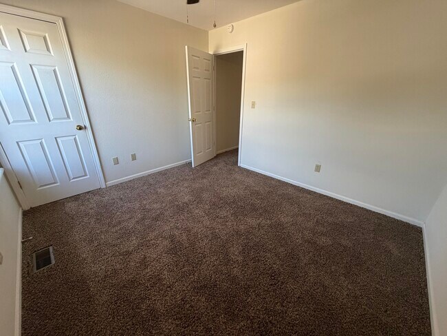 Building Photo - 1413 N Frideriki Dr