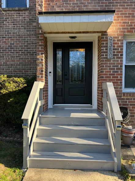 Building Photo - 9350 Canterbury Riding