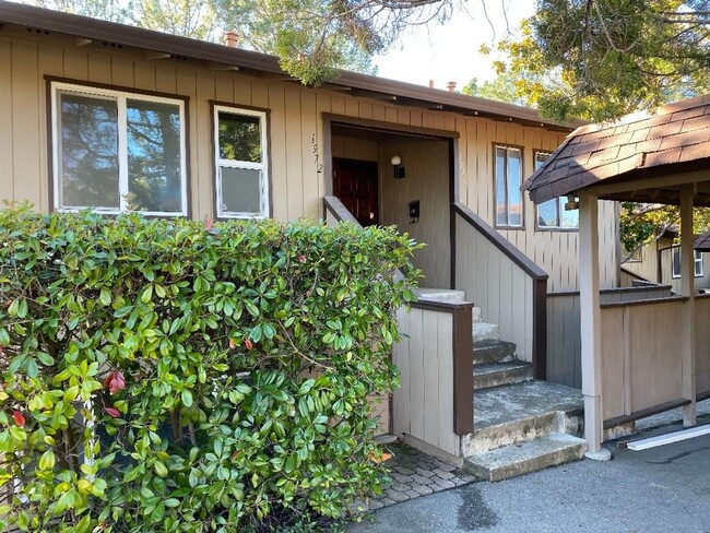 Primary Photo - 2 Bed 1.5 Bath Condo In Moraga *Remodeled*