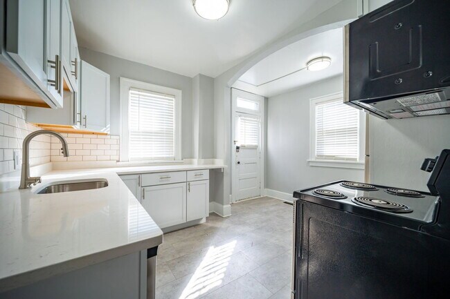 Building Photo - 838 Dennison Ave