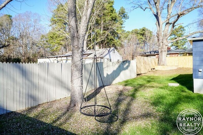 Building Photo - 429 N Main St