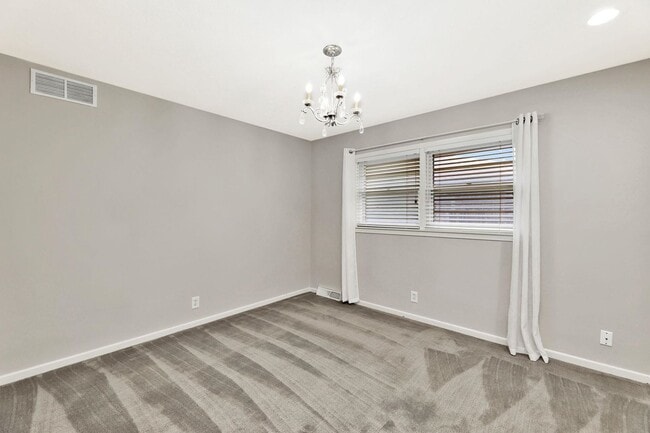 Building Photo - Charming Ranch in Rockwood!