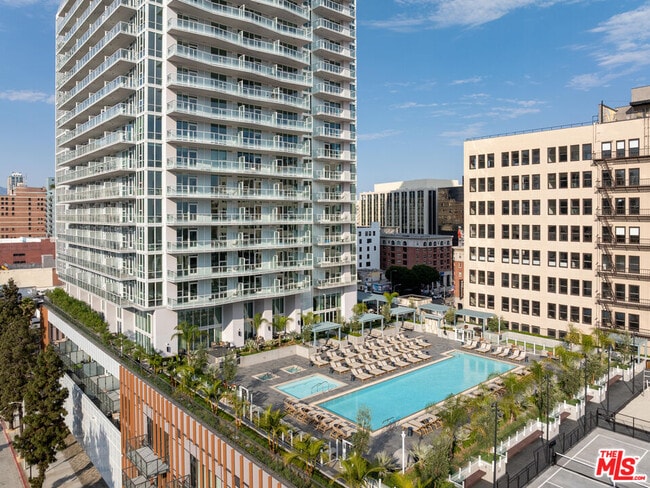 Building Photo - 230 W Olympic Blvd