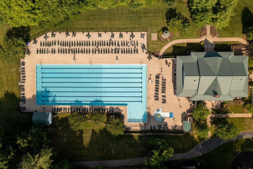 Olympic Size Pool - 1530 Bledsoe Ln