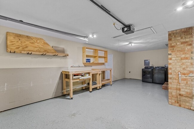 Building Photo - 1132 Sippel Dr