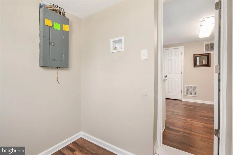 Building Photo - 1003 Fredonia Ct