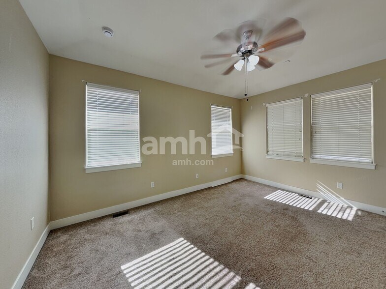 Building Photo - 21507 E Smoky Hill Rd