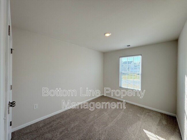 Building Photo - 249 Caley St