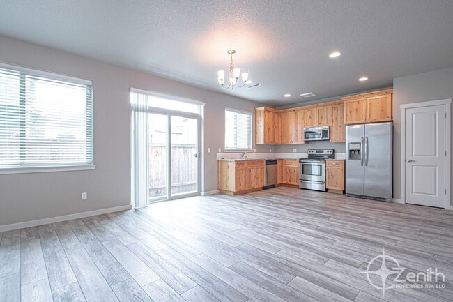 Building Photo - 1308 NE 82nd Dr