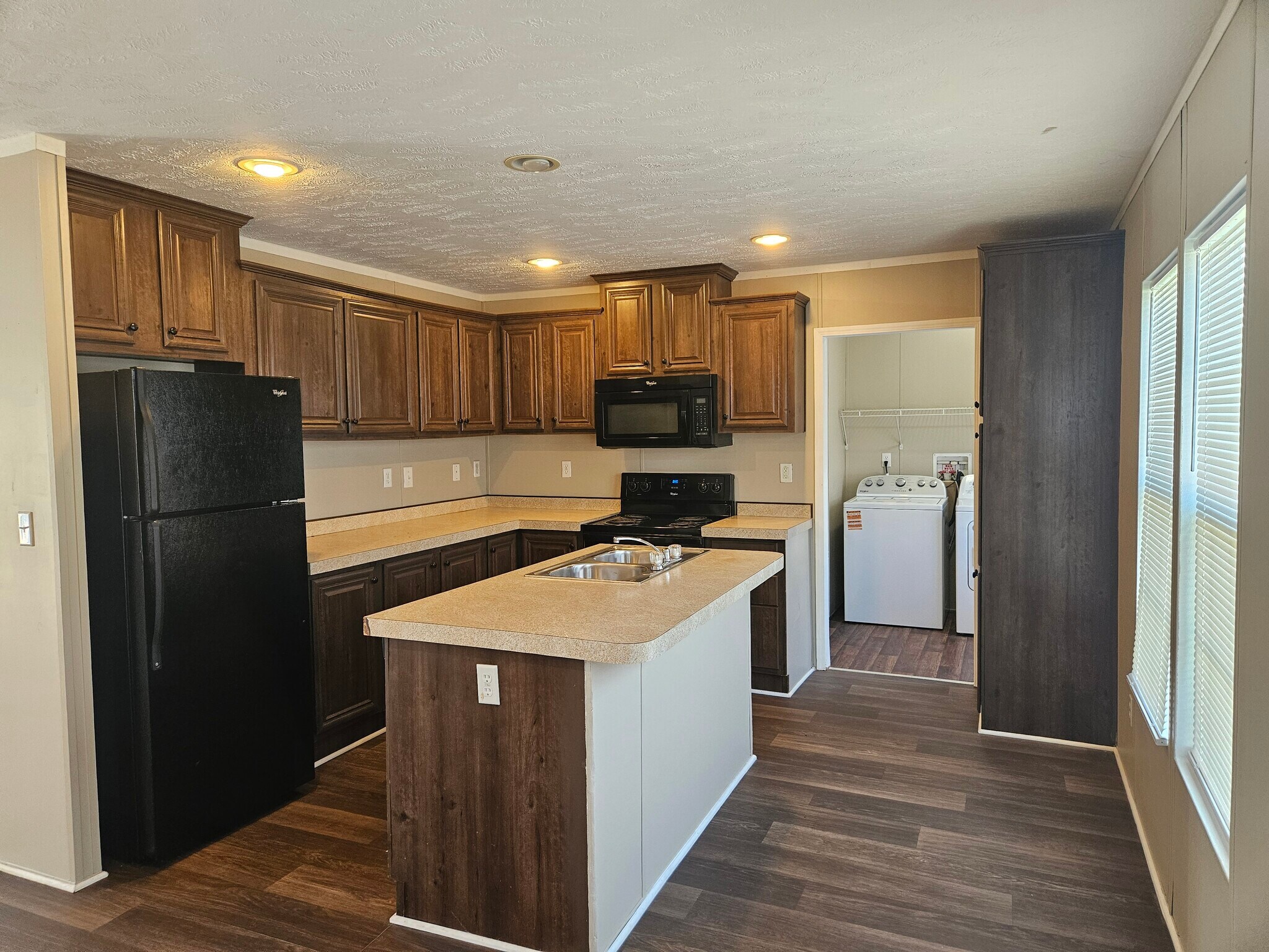 Building Photo - 61 Lynnwood Cir