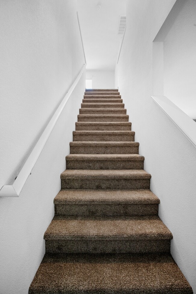 Building Photo - 5749 Club House Dr