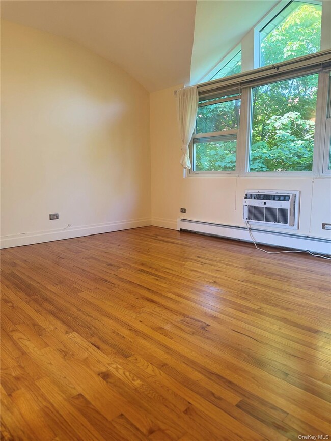 Building Photo - 5629 Sylvan Ave