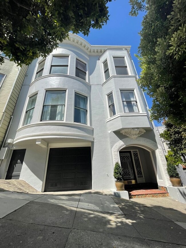 Building Photo - 2937 Scott St