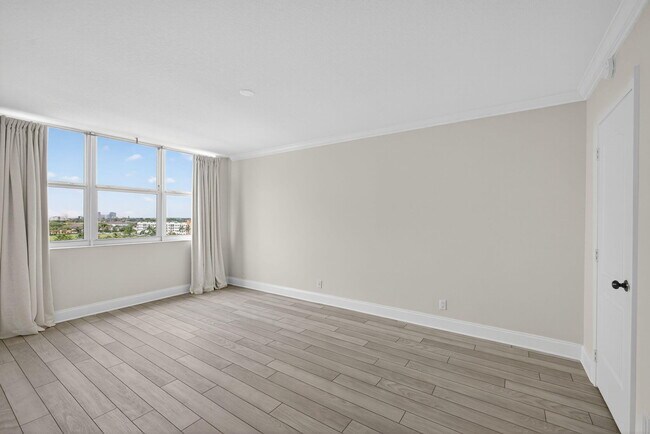 Building Photo - 2600 N Flagler Dr