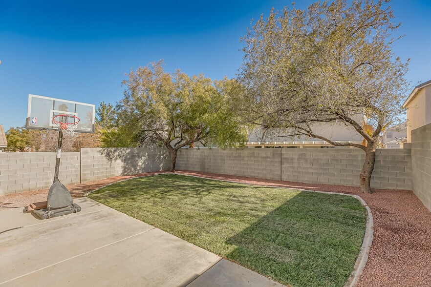 Building Photo - 7252 Quarterhorse Ln