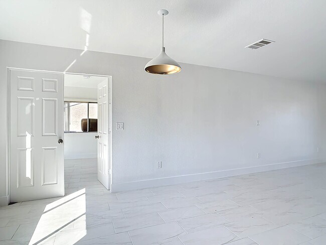 Building Photo - 4487 Pocatella Ave