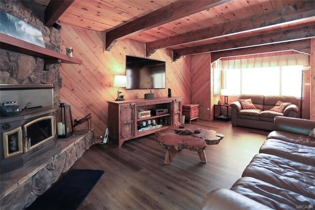 Building Photo - 1201 Fox Farm Rd