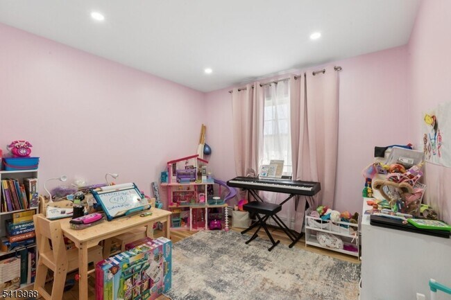 Building Photo - 11 Lewis Ln