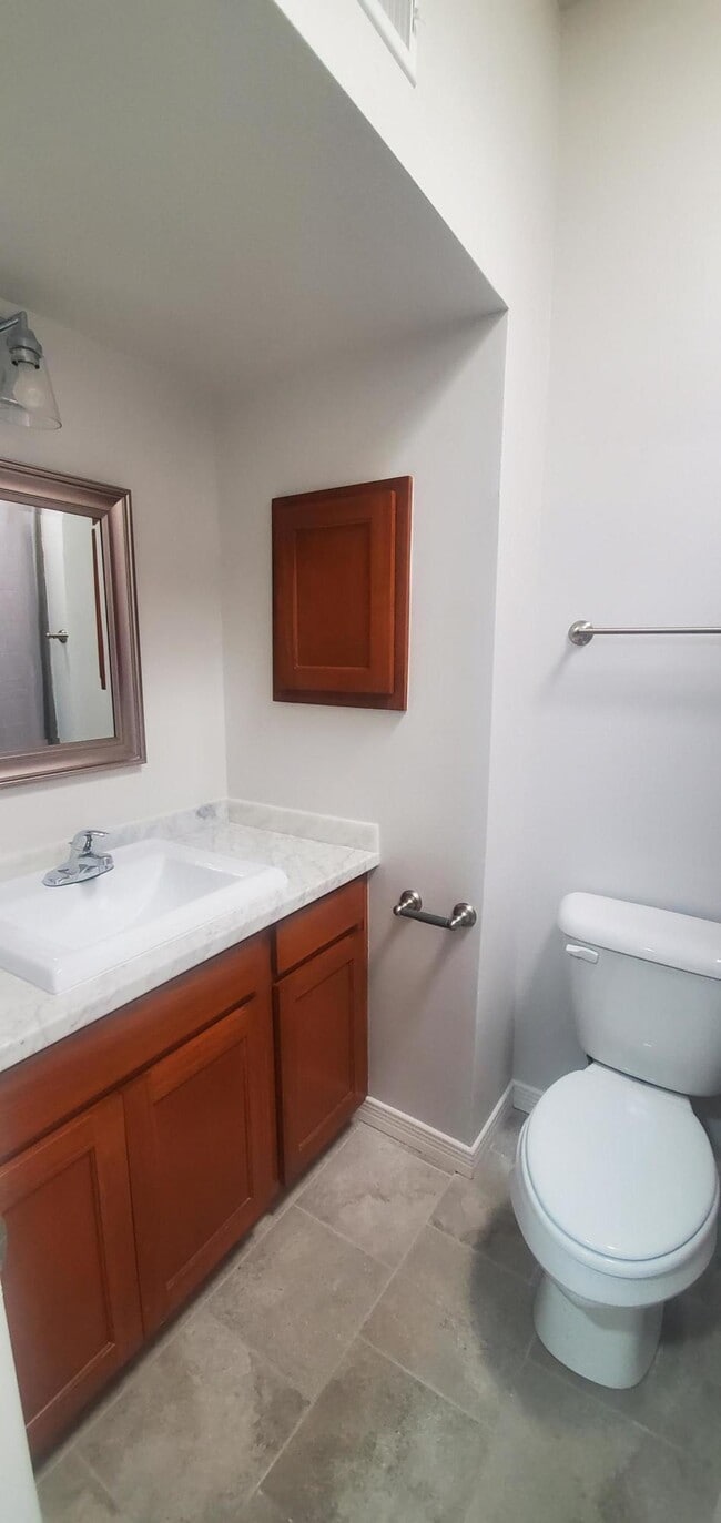 Building Photo - 2909 Beachcomber Dr