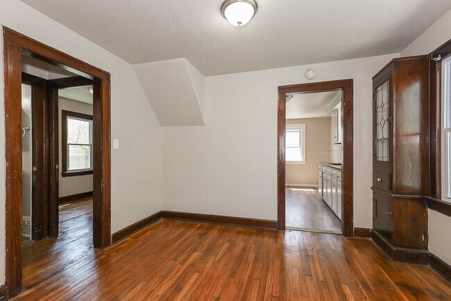 Building Photo - 2 Bedroom 1 bath Single Family Home