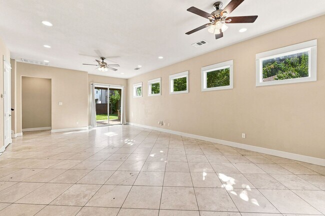 Building Photo - 401 Zennia St