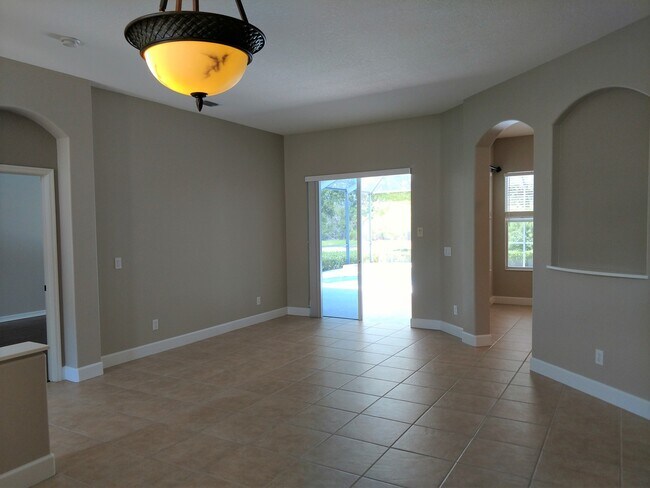 Building Photo - Annual Rental: Luxurious 4 Bedroom 3 bath POOL home in Woodlands of Rivendell! Just Blocks form P...