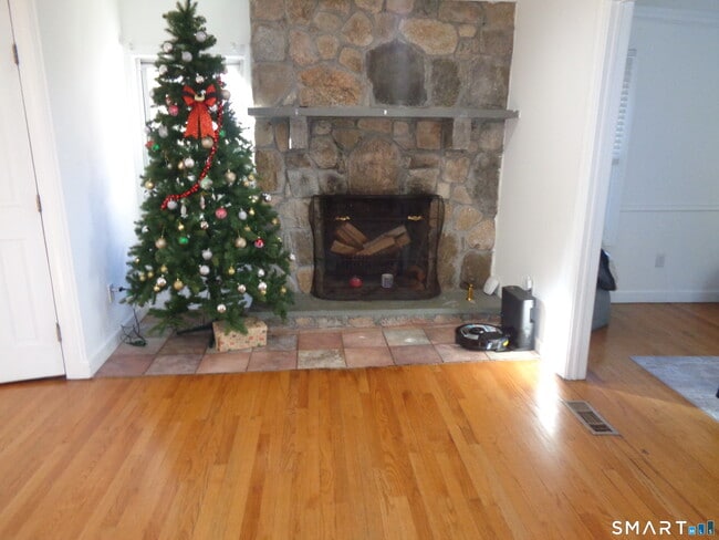 Building Photo - 77 Linden Ave