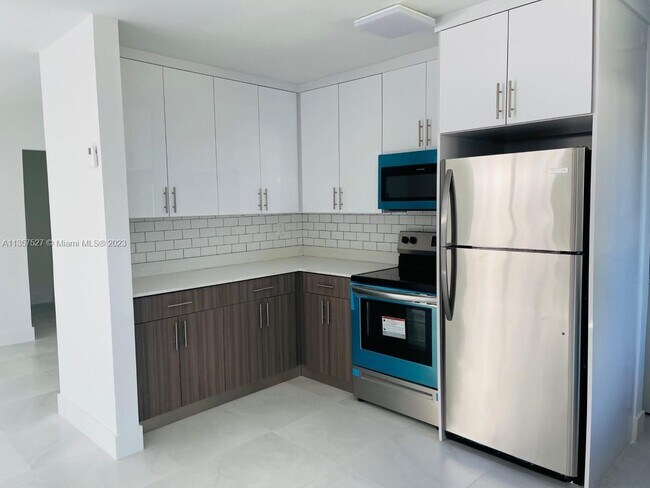 Building Photo - 1517 NE 110th St