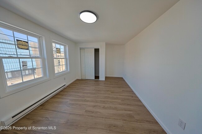 Building Photo - 318 W Main St