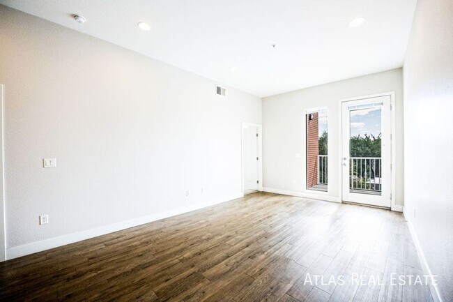 Building Photo - 2905 W 25th Ave