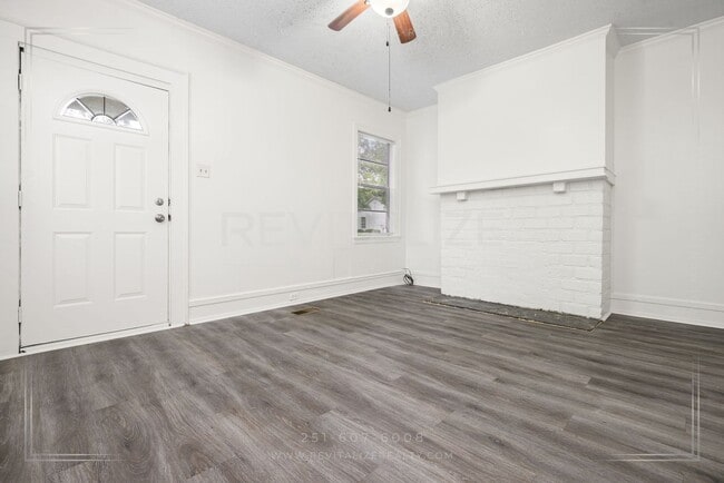 Building Photo - 202 1st St