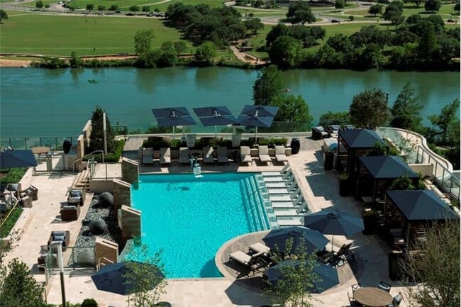 Building Photo - 112 San Antonio St