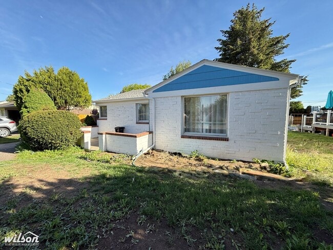 Building Photo - West Yakima 3-Bedroom Home with Spacious Living Areas