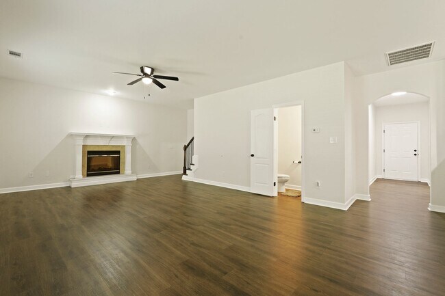 Building Photo - Spacious 4 Bedroom Home With Plenty of Space to Enjoy and Resort-style Amenities in Belmont Glen